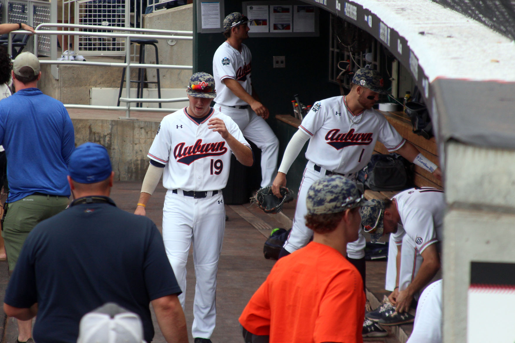 Auburn vs. Louisville at the College World Series